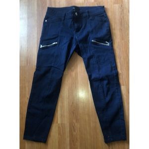 White and Black ankle cropped pants